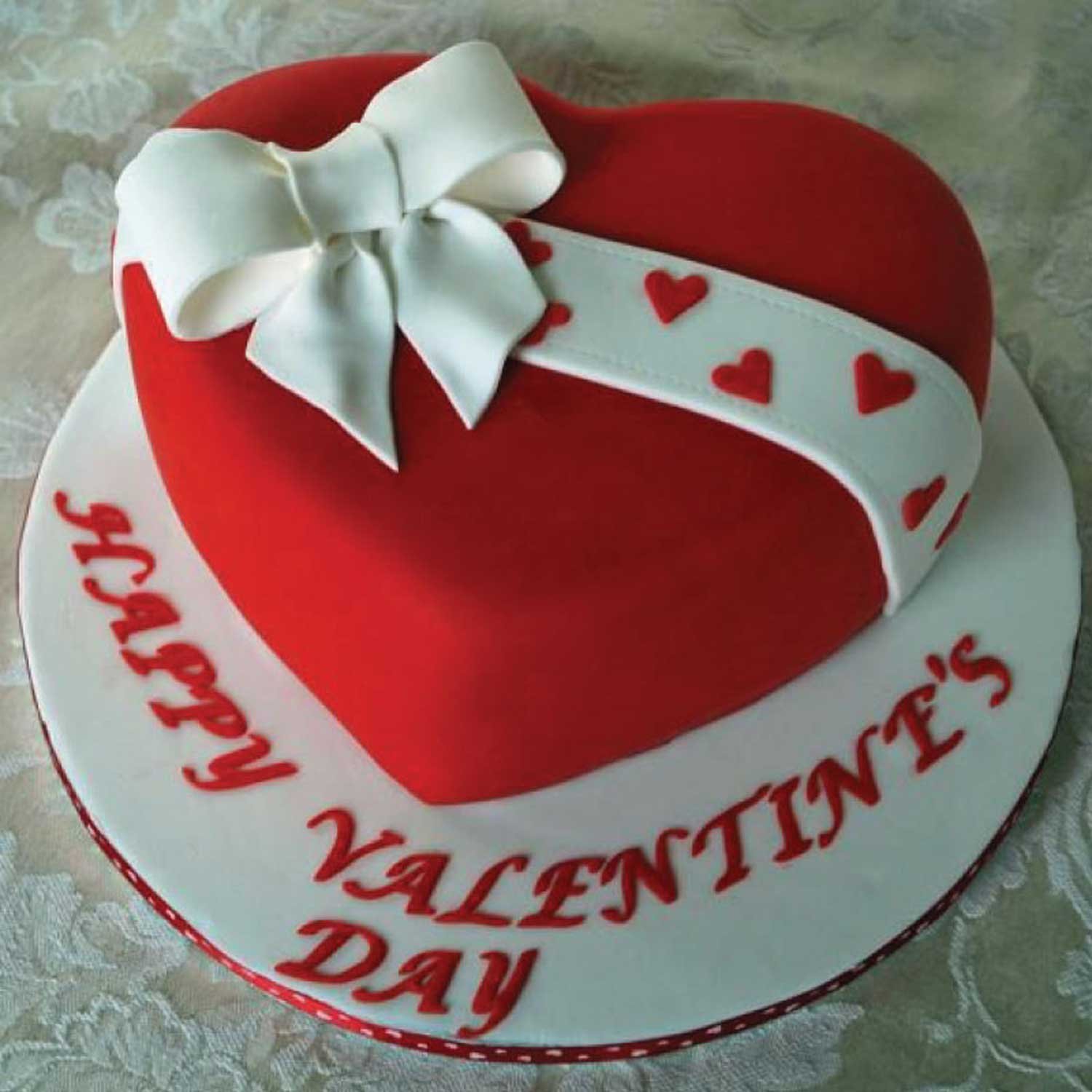 Sweetheart Valentine's Cake Ideas Love in Every Layer : Monochrome Elegance